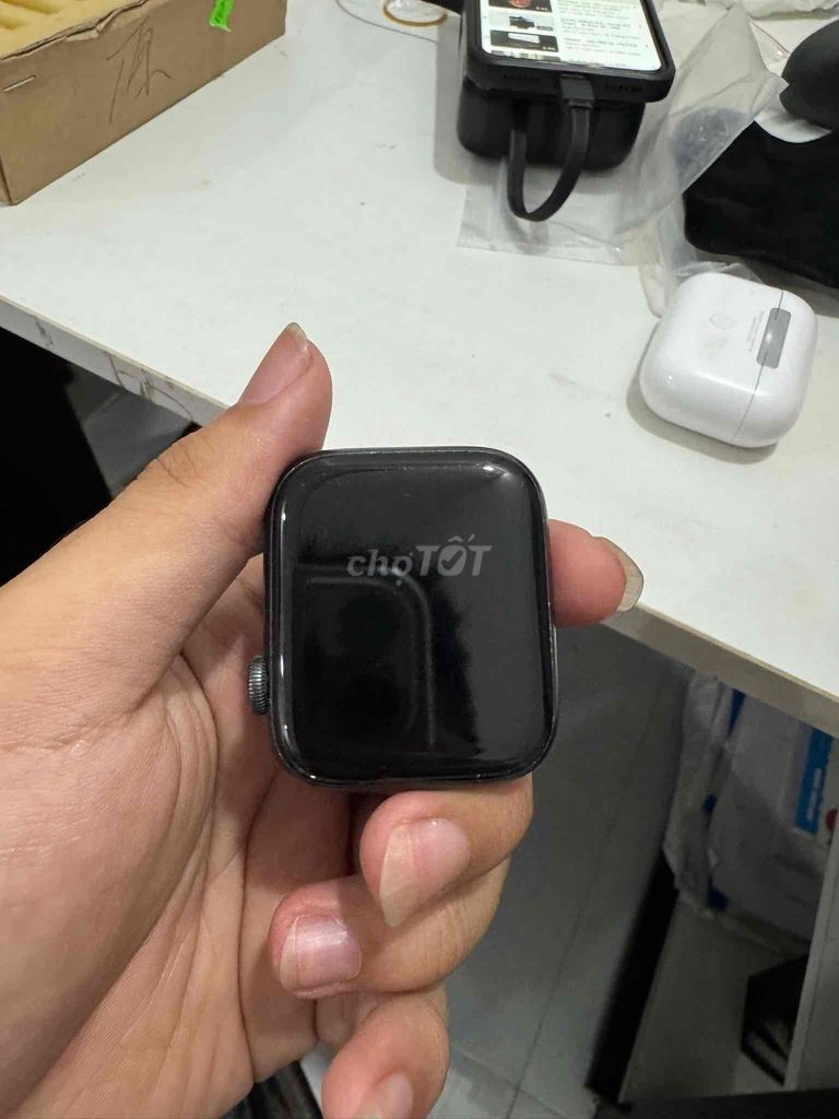 Apple Watch SE Đen 44mm pin 100. Mua bán Thiết bị đeo thông minh tại Quận Ngũ Hành Sơn Đà Nẵng được đăng bởi Phát Hưng hình 1