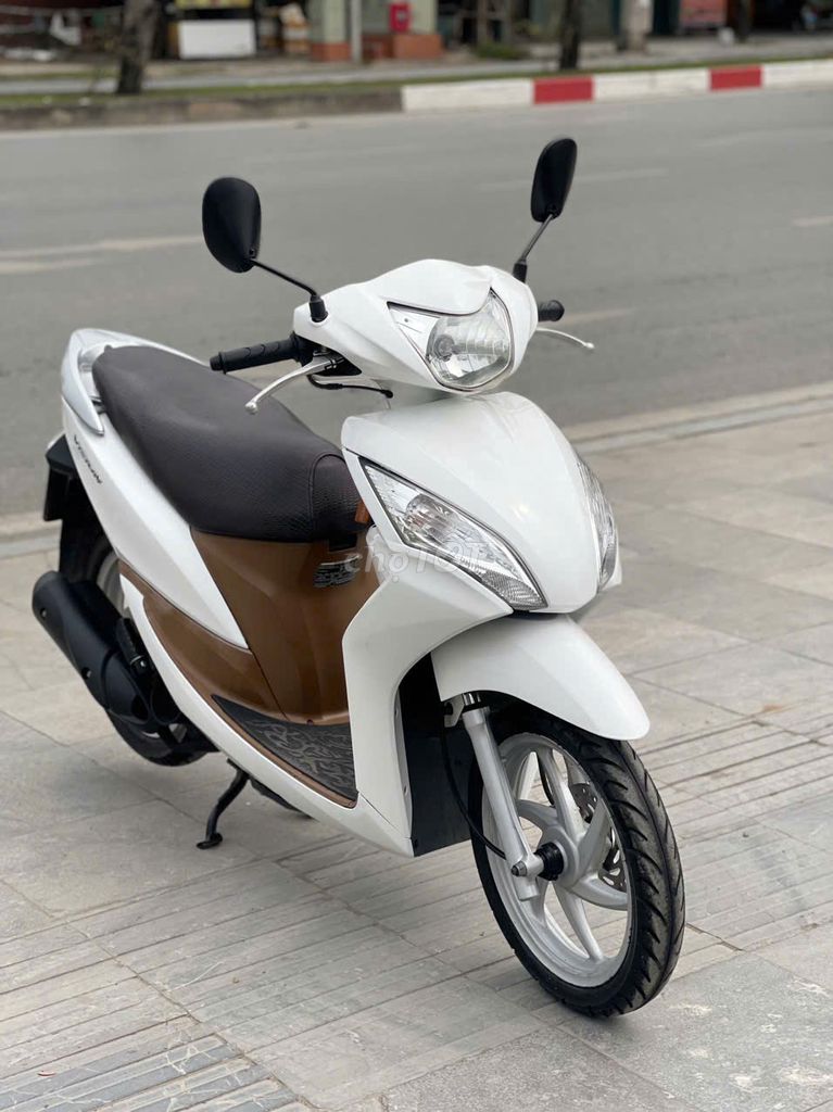 Honda Vision 2015 màu trắng zin đẹp. Mua bán Xe máy tại Quận Nam Từ Liêm Hà Nội được đăng bởi A Quang hình 1