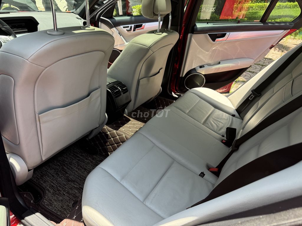 Mercedes Benz C Class 2012 C300 AMG siêu mới. Mua bán Ô tô tại Huyện Mỹ Đức Hà Nội được đăng bởi Mr. Đại mua bán ô tô hình 12