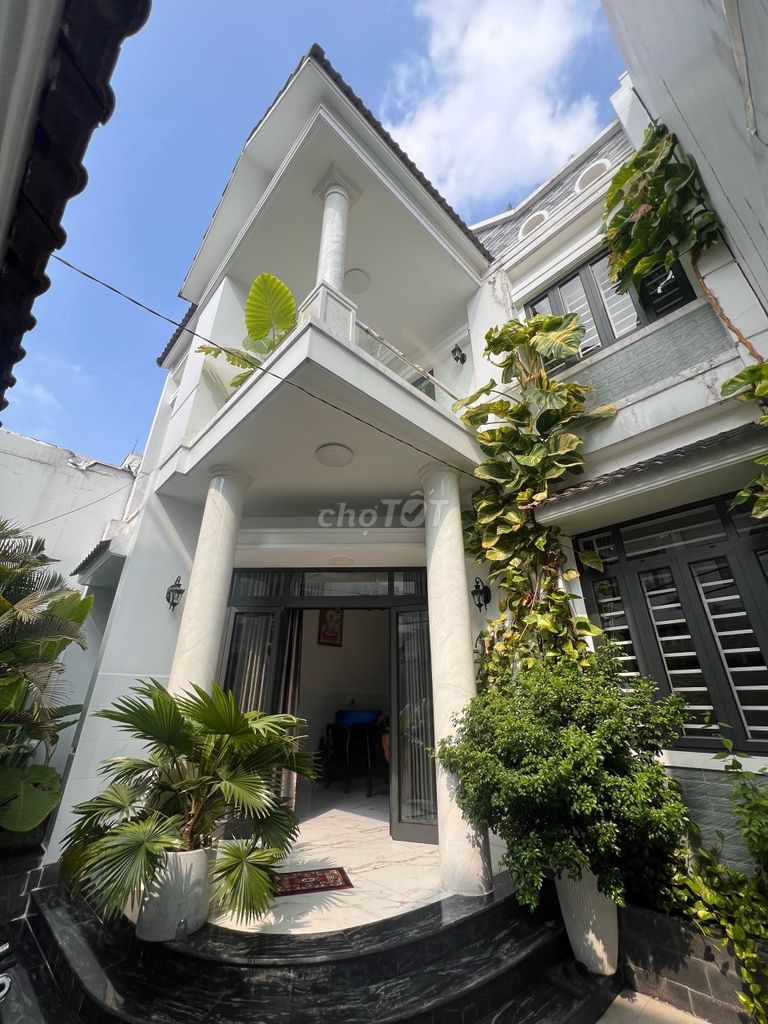Chính chủ : cần bán nhanh căn nhà HXH đường Phú Định, P16, Q.8
