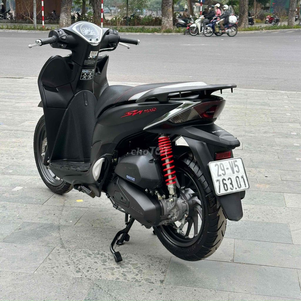 XE MÁY GIÁNG MẠNH - Honda Sh Mode Đen Sần 2024