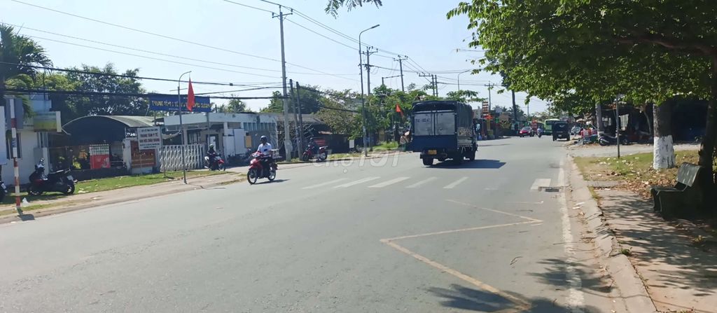 Nhà 2 mặt tiền ngang 8m dài 11.5 đuờng xe hơi