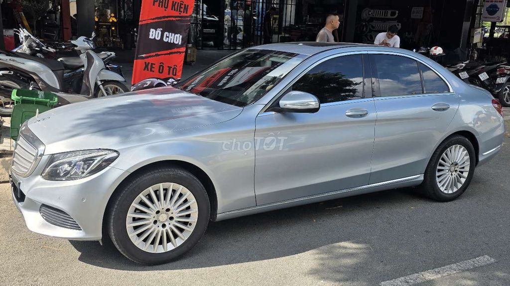 Люк на крыше Mercedes C250 2014, серебристый