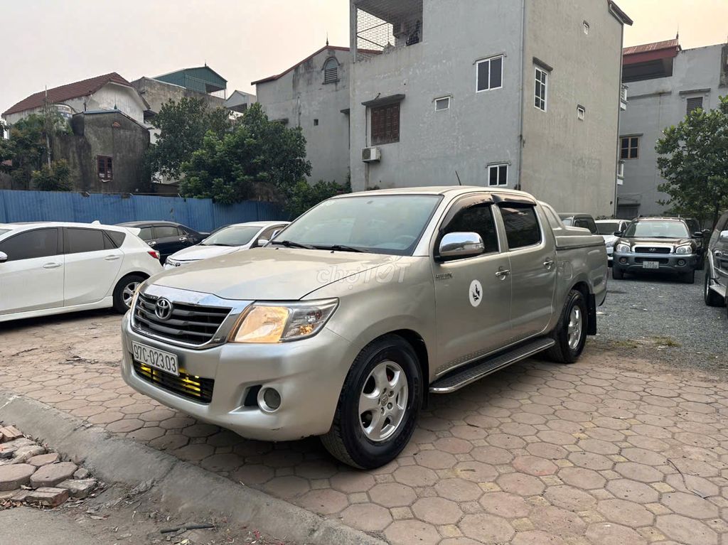 Toyota HILUX 2012 Phom Mới Chính Chủ