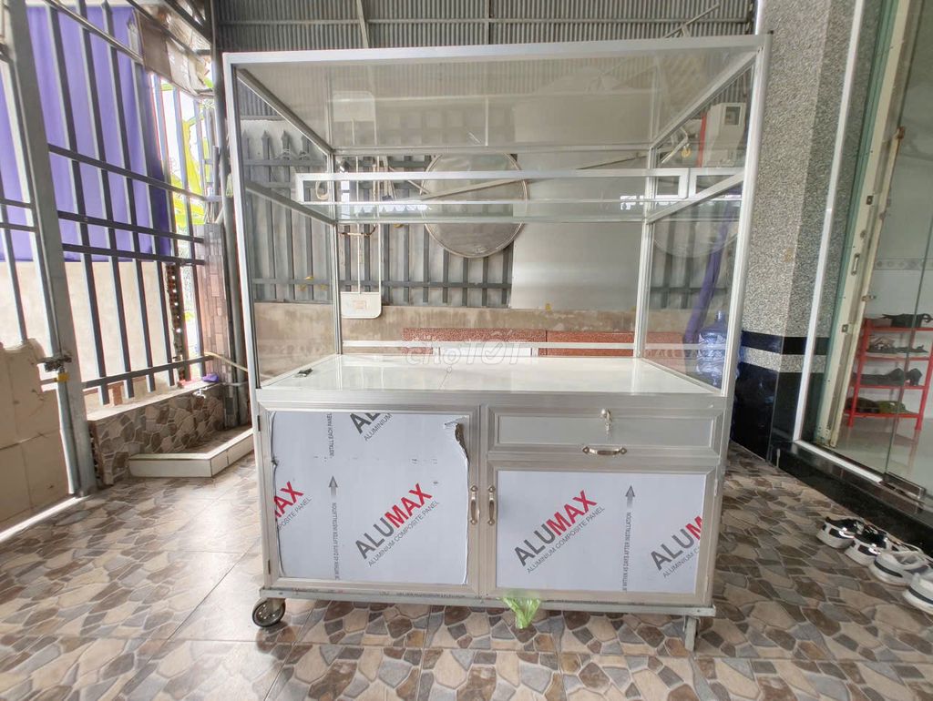 Tủ bán hàng nhôm kính 6 tấc 1m3 Rất mới. Mua bán Đồ chuyên dụng, Giống nuôi trồng tại Thành phố Cao Lãnh Đồng Tháp được đăng bởi DuyLinh Bùi Trần hình 1