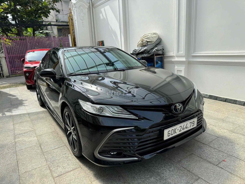 Toyota Camry 2.5 Q - siêu lướt 5000 km