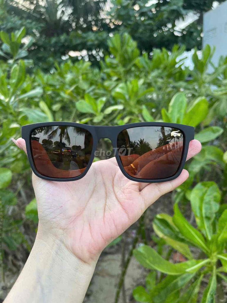 Kính râm Lacoste LA69072 Nam Đen. Mua bán Phụ kiện thời trang khác tại Quận Hải Châu Đà Nẵng được đăng bởi Khánh Huyền hình 1