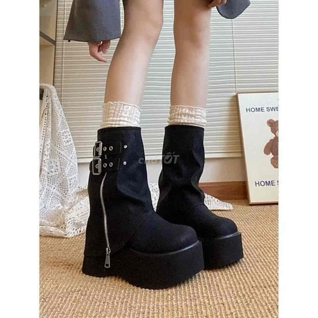 Giày Boot Nữ Vải Đen Thời trang Cũ. Mua bán Giày dép tại Quận Ngũ Hành Sơn Đà Nẵng được đăng bởi Đinh Thị Cẩm Ly hình 1