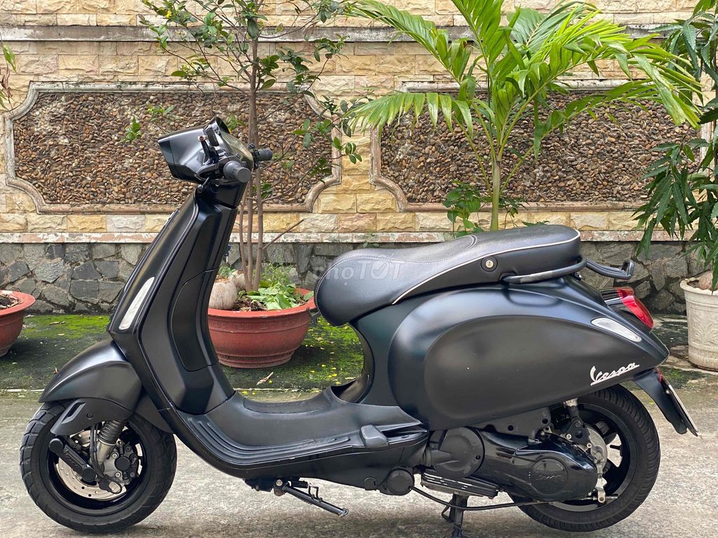 Piaggio Vespa Sprint 2014 с красивым сайгоновским номером и тихим родным мотором