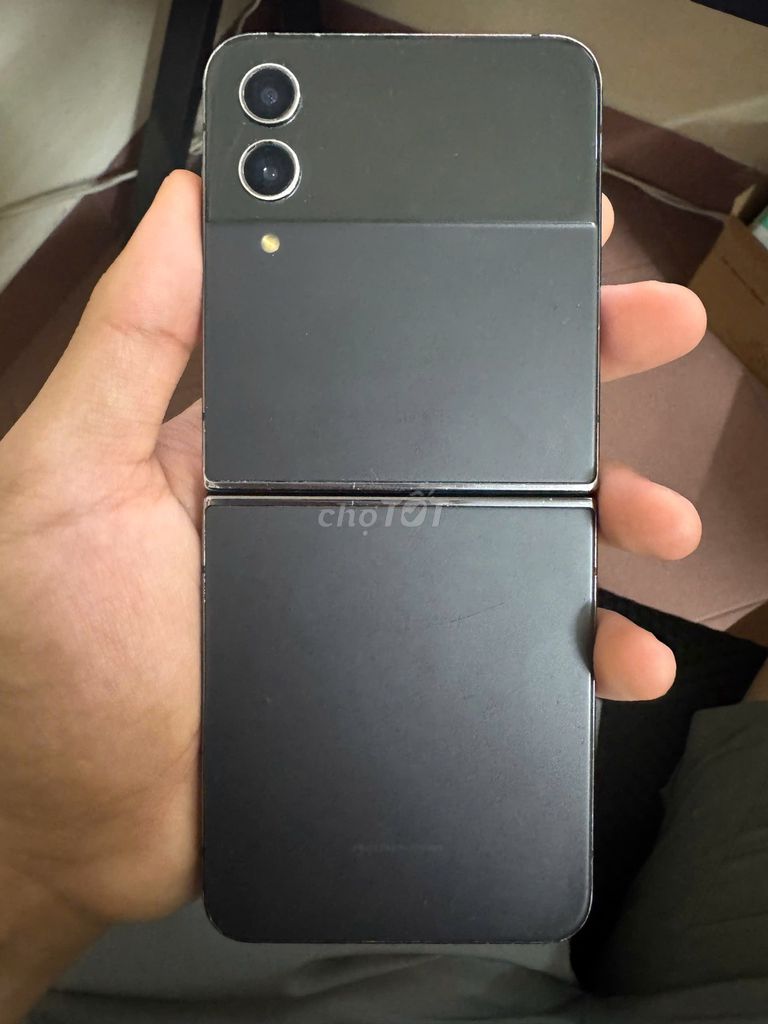 Samsung Galaxy Z Flip4 128GB Đen. Mua bán Điện thoại tại Quận Hoàng Mai Hà Nội được đăng bởi lâm hình 1