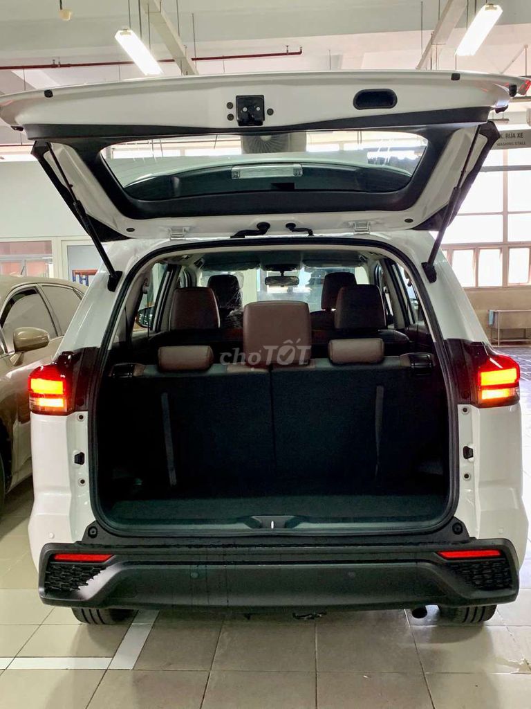 Ra mắt INNOVA CROSS 2026 8 chỗ tặng bảo hiểm PKien. Mua bán Ô tô tại Quận Hải Châu Đà Nẵng được đăng bởi ĐẠI LÝ TOYOTA ĐÀ NẴNG hình 5