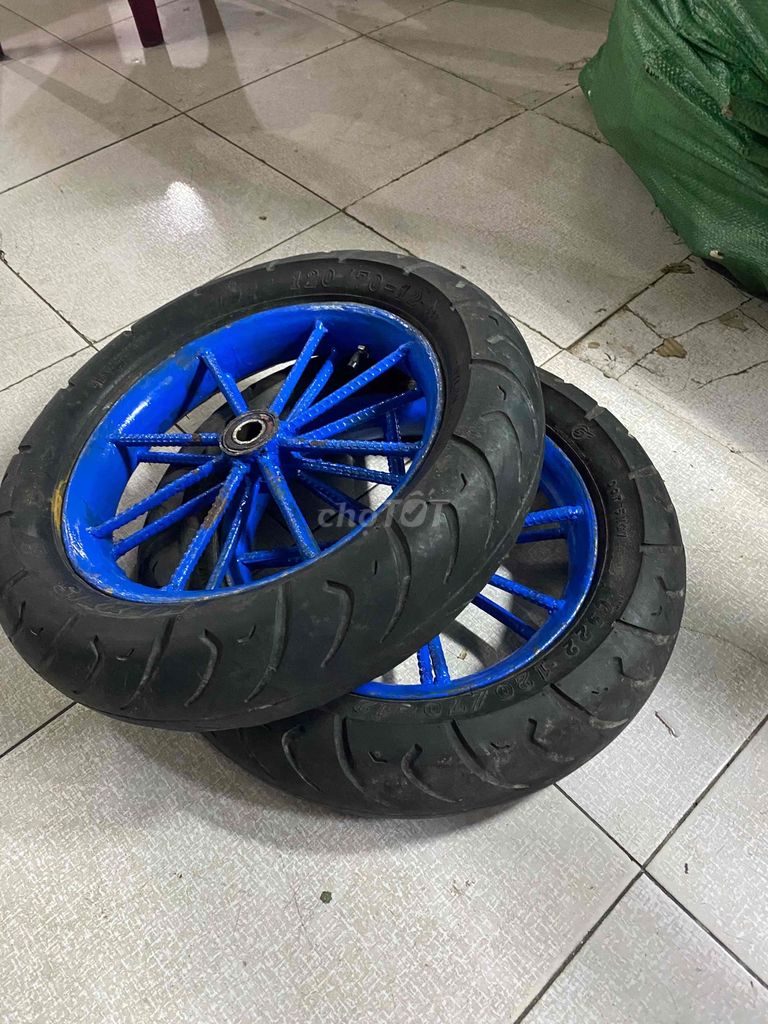 dư dùng cần bán 1cặp bánh xe kéo:  lốp 120/70-12. Mua bán Phụ tùng xe tại Quận Liên Chiểu Đà Nẵng được đăng bởi Hoàng Hải hình 2
