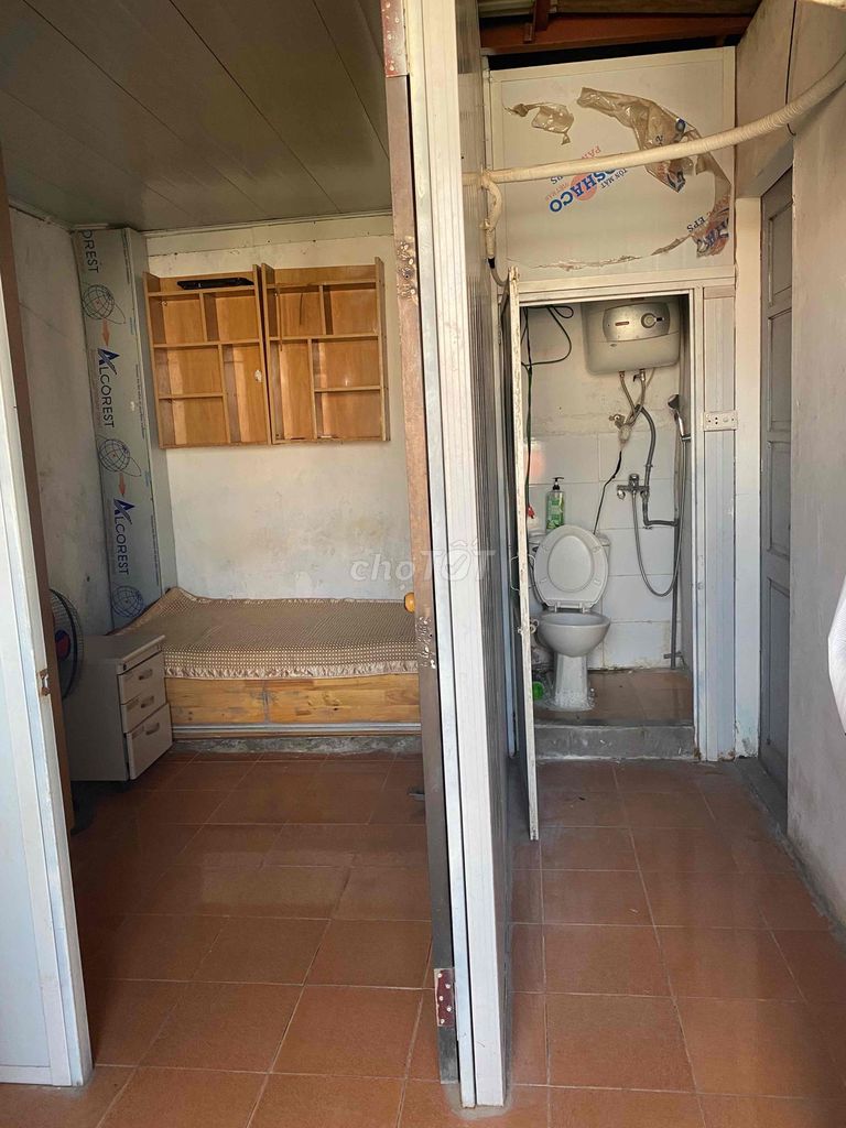 tầng 4 chung chủ thoáng mát an ninh tốt phòng ngủ 10m2