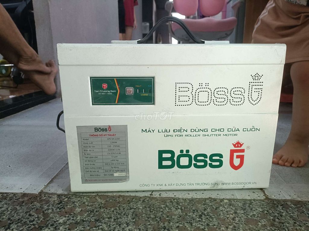 Bình lưu điện boss và mô tơ cửa cuốn