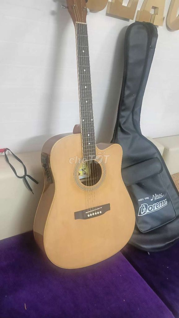 Đàn guitar Gỗ Nâu Có Equalizer. Mua bán Nhạc cụ tại Quận Cái Răng Cần Thơ được đăng bởi Tư hình 1