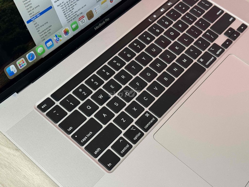 Macbook Pro 2019  - 16 inch Core : i7/ 16/ 512