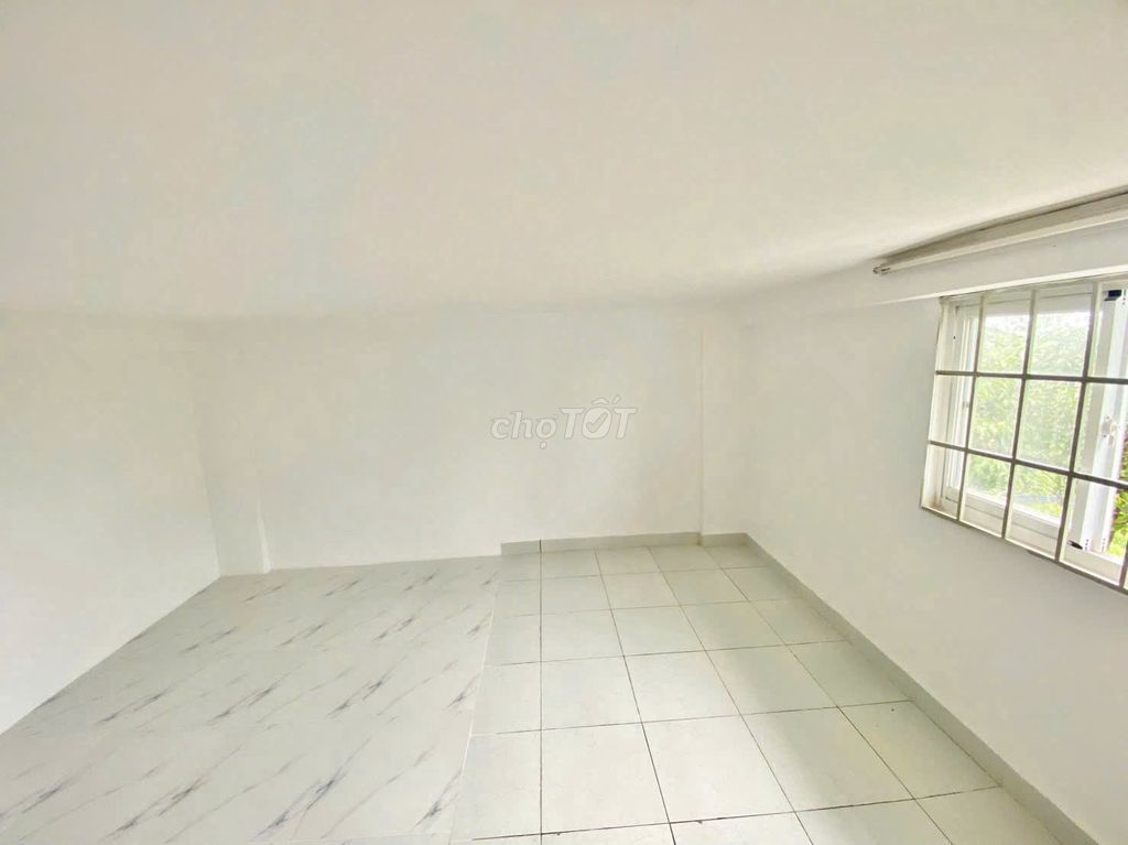 Lầu 1 đưa trước 140 triệu. Còn 400 triệu cho góp 20 năm