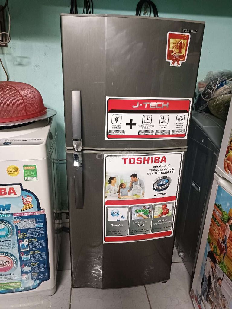 Thanh lý tủ lạnh Toshiba 180 lít còn xài rất tốt