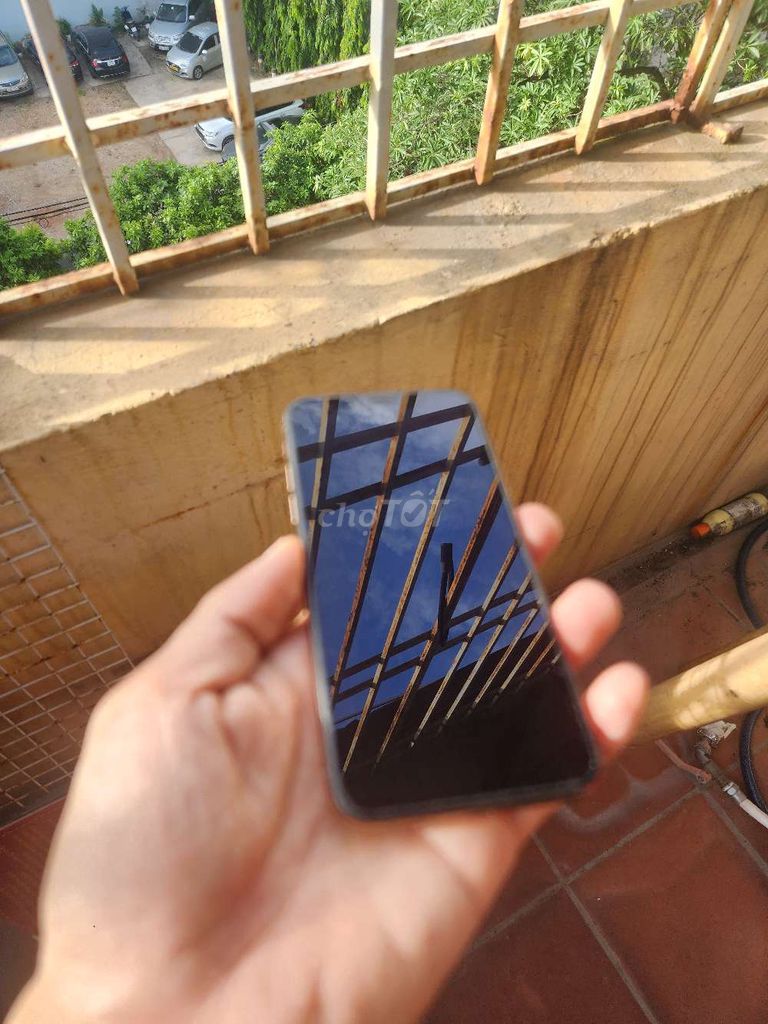 Apple iPhone XS 64GB Vỡ lưng. Mua bán Điện thoại tại Quận Hoàn Kiếm Hà Nội được đăng bởi Lê Minh hình 1