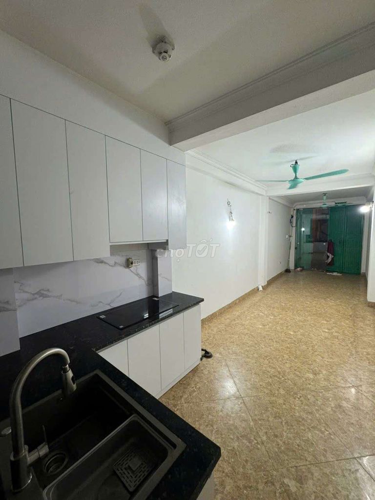Cho ThuêNguyên Căn 4 tầng giá 9.5tr ở Định Công 