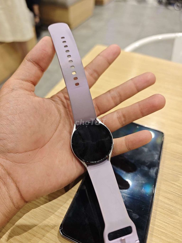 Samsung Galaxy Watch 5 42mm Tím 98%. Mua bán Thiết bị đeo thông minh tại Thành phố Huế Thừa Thiên Huế được đăng bởi Cao Đình Xuân Bảo hình 1
