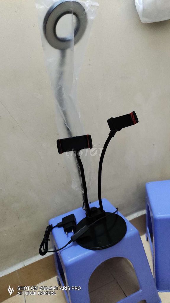 Giá đỡ livestream đèn LED để bàn. Mua bán Phụ kiện (Màn hình, Chuột...) tại Quận 10 Tp Hồ Chí Minh được đăng bởi Nguyễn Ngọc hình 1