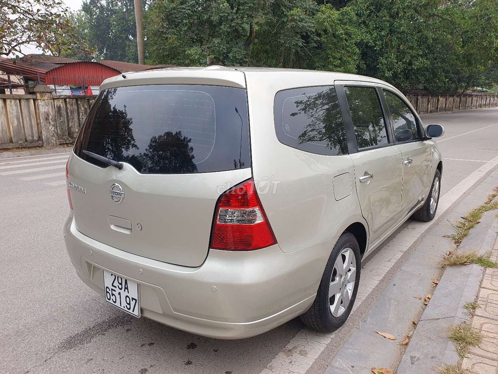 Bán nissan livina 1.8 AT 2011 chính chủ