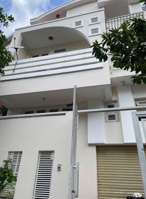Nhà phố 135 m² · 3 PN · Đường Phạm Văn Đồng