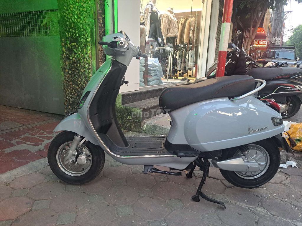 Xe máy điện Vespa màu Ghi. Mua bán Xe điện tại Quận Đống Đa Hà Nội được đăng bởi Thiên Hương hình 2