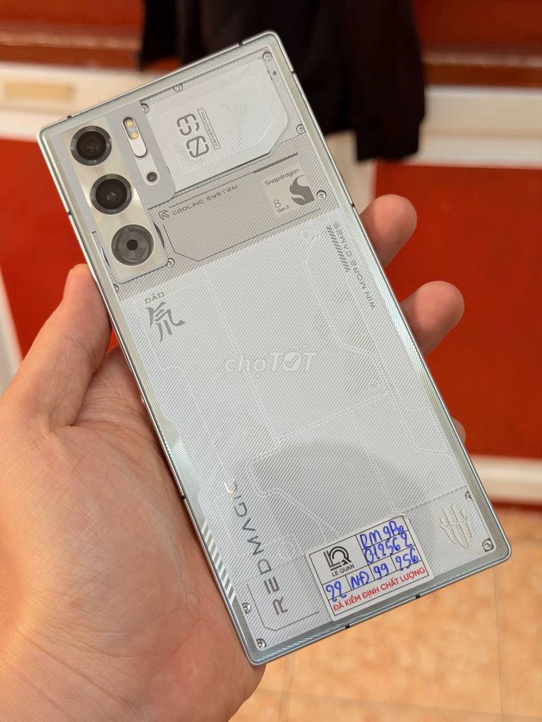 Red Magic 9 Pro 🔥 Silver Wings hầm hố, nhìn là mê. Mua bán Điện thoại tại Quận 10 Tp Hồ Chí Minh được đăng bởi Lê Quân Mobile hình 1