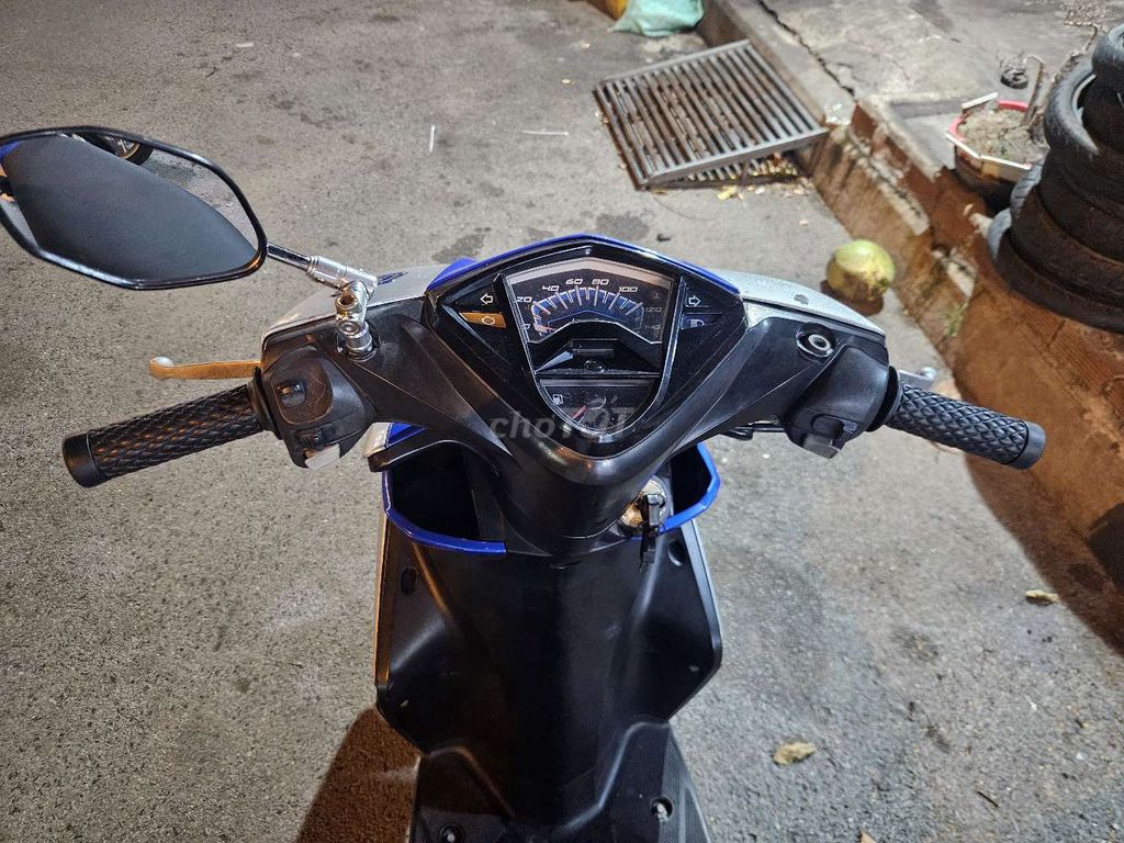 Yamaha Luvias FI 2015 сине-серебристый