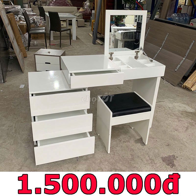 Bàn Trang Điểm Gỗ MDF Trắng Mới 90%. Mua bán Bàn ghế tại Quận 7 Tp Hồ Chí Minh được đăng bởi Thanh lý HD hình 1