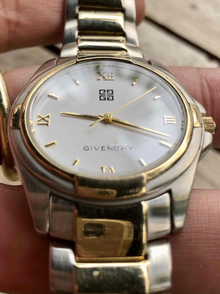 GIVENCHY pin THUỴ SỸ sz 36mm