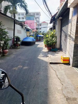 cho thuê nguyên căn xe hơi tới cửa ngay chợ phạm thế hiển P4,Q8