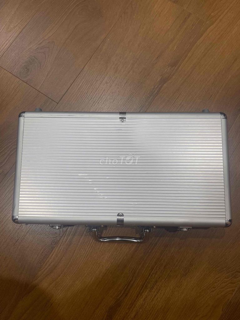 Bộ Poker Nhựa ABS Vali Bạc 300 chip. Mua bán Sở thích khác tại Quận Thanh Xuân Hà Nội được đăng bởi Tuấn Thành Chu hình 1