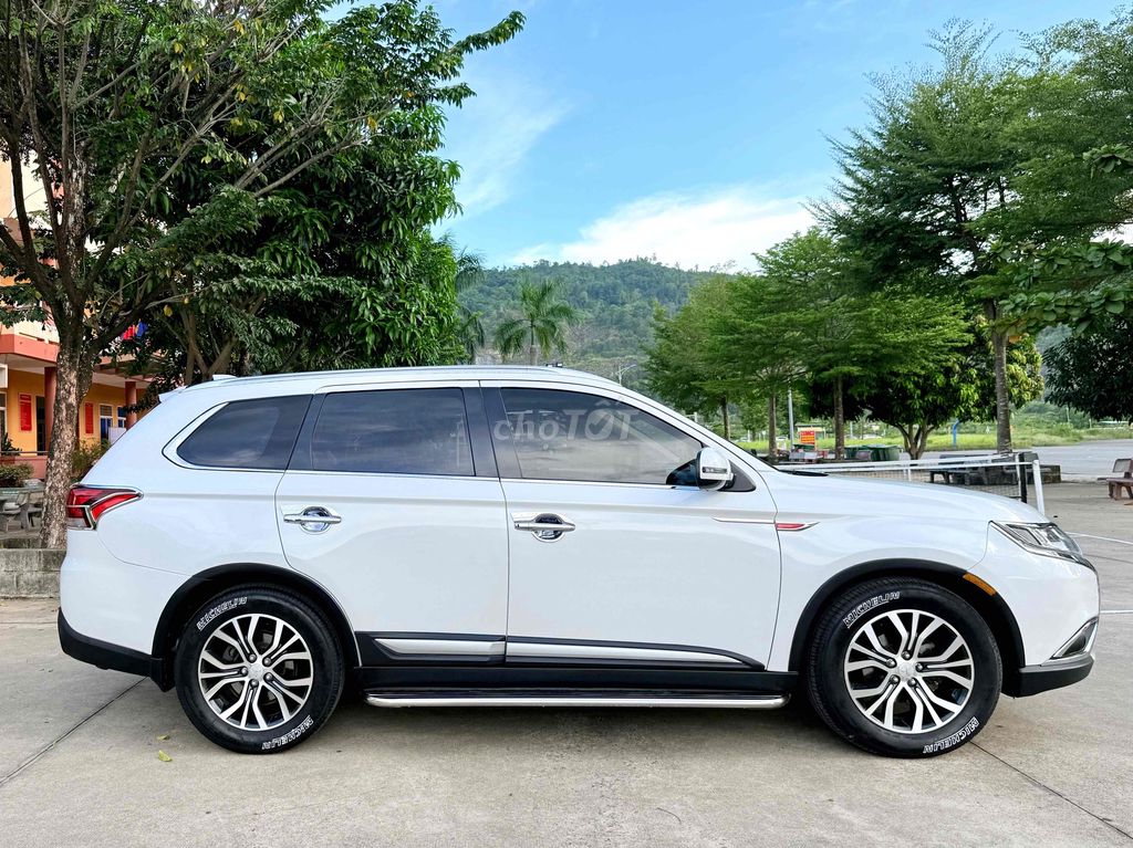 Mitsubishi Outlander 7 chỗ,Bản cao cấp,Xe gia đình