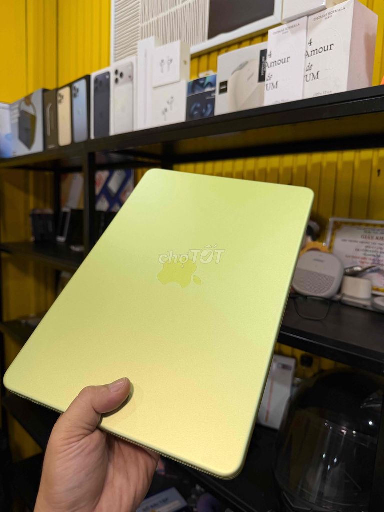 Apple MacBook Neo 8GB/256GB Vàng chanh. Mua bán Laptop tại Quận 10 Tp Hồ Chí Minh được đăng bởi TEKCOFF CAPHE CÔNG NGHỆ hình 1