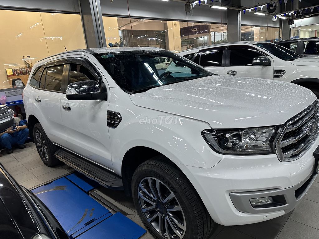 Ford Everest Titanium 2019, bảo hành 2025 vay 70%