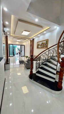 Nhà mới đẹp MT Kinh Doanh Tên Lửa 4x20m 4PN full nội thất