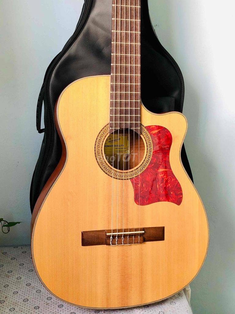 Guitar Classic gỗ thịt mua mới 2tr5 bán lại 1tr3