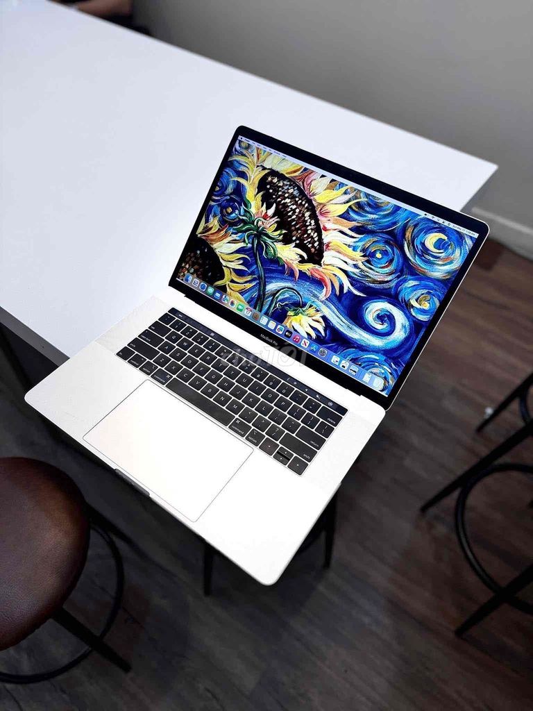 Apple Macbook Pro 2018 i7 15 inch 32GB/512GB Bạc. Mua bán Laptop tại Quận 10 Tp Hồ Chí Minh được đăng bởi Nguyễn Trường Thịnh hình 1