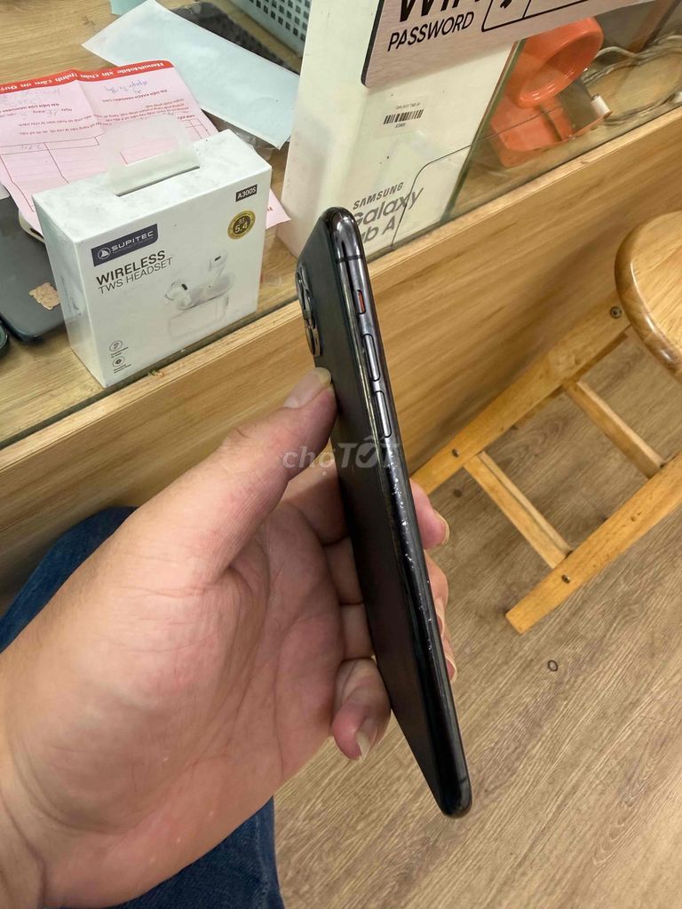 Apple iPhone 11 Pro Max 64GB Đen 100%. Mua bán Điện thoại tại Quận Đống Đa Hà Nội được đăng bởi CHUNG hình 1