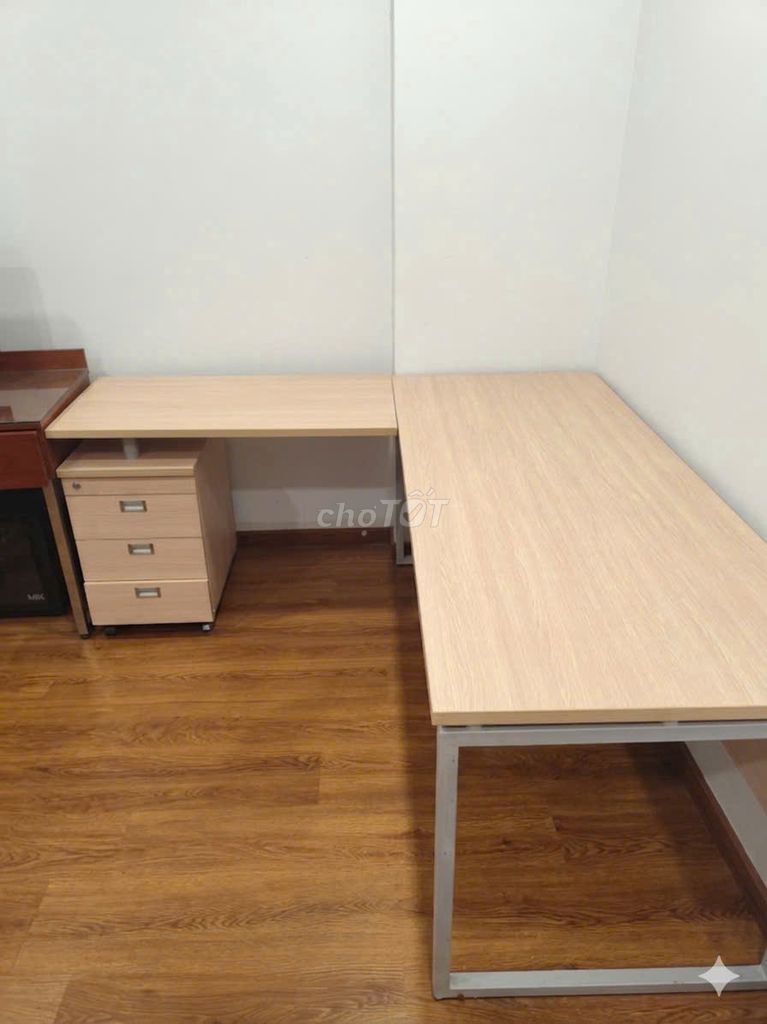 Bàn làm việc chữ L IKEA gỗ  & bàn trang điểm. Mua bán Bàn ghế tại Thành phố Thủ Đức Tp Hồ Chí Minh được đăng bởi Thanh Thảo hình 1