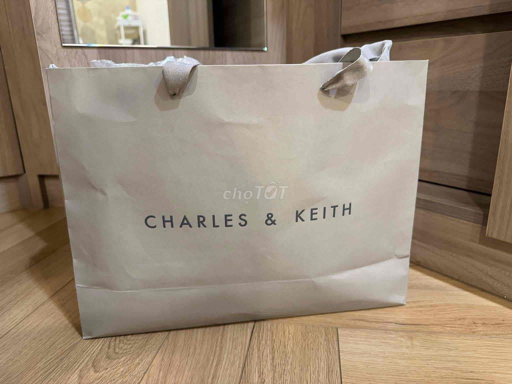 Túi Tote Charles & Keith mới 99%