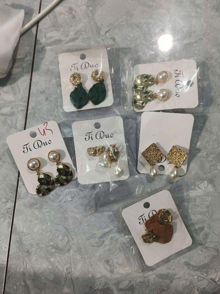 Bông tai Nữ Hợp kim, ngọc trai Vàng, xanh lá, trắn. Mua bán Phụ kiện thời trang khác tại Huyện Châu Thành Sóc Trăng được đăng bởi hồngtha city hình 1