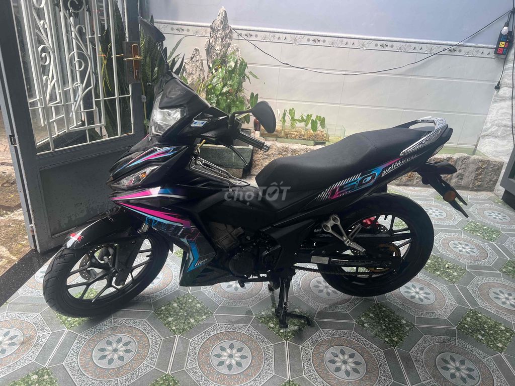 Черная ручная тележка Honda Winner 150