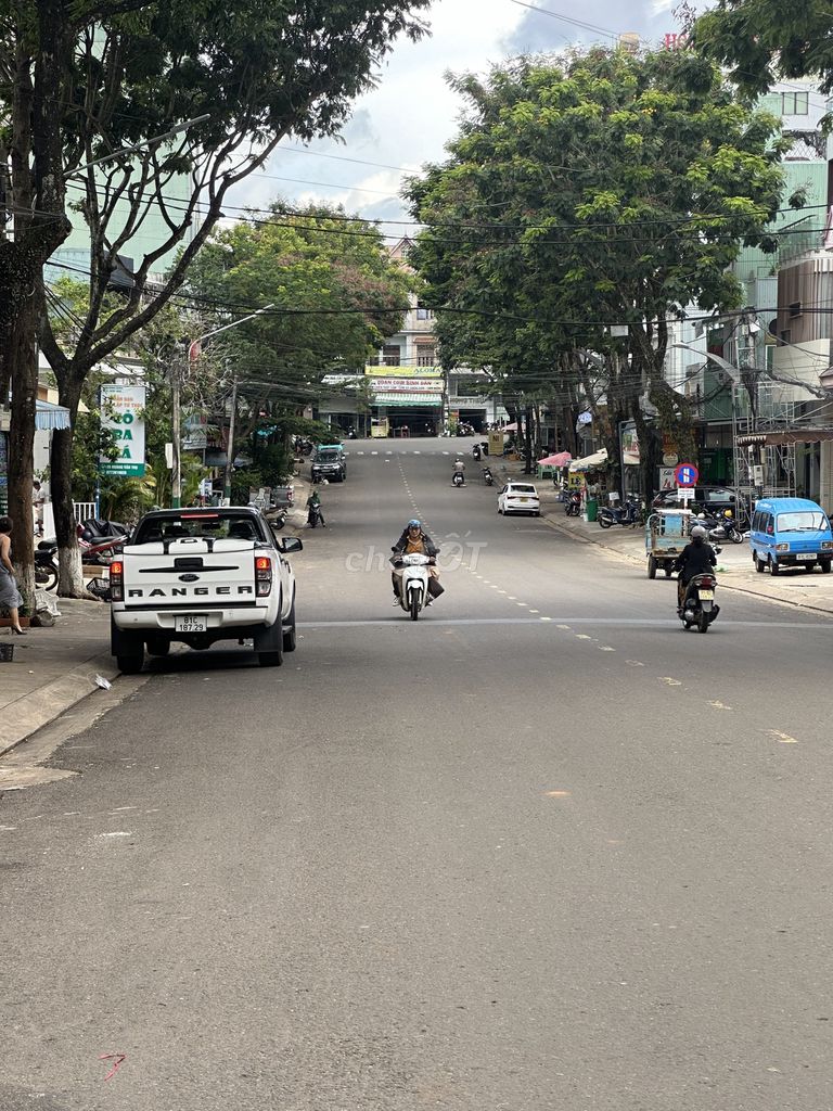 Cần bán nhà mặt tiền Hoàng Văn Thụ, trung tâm TP. Pleiku, Gia Lai