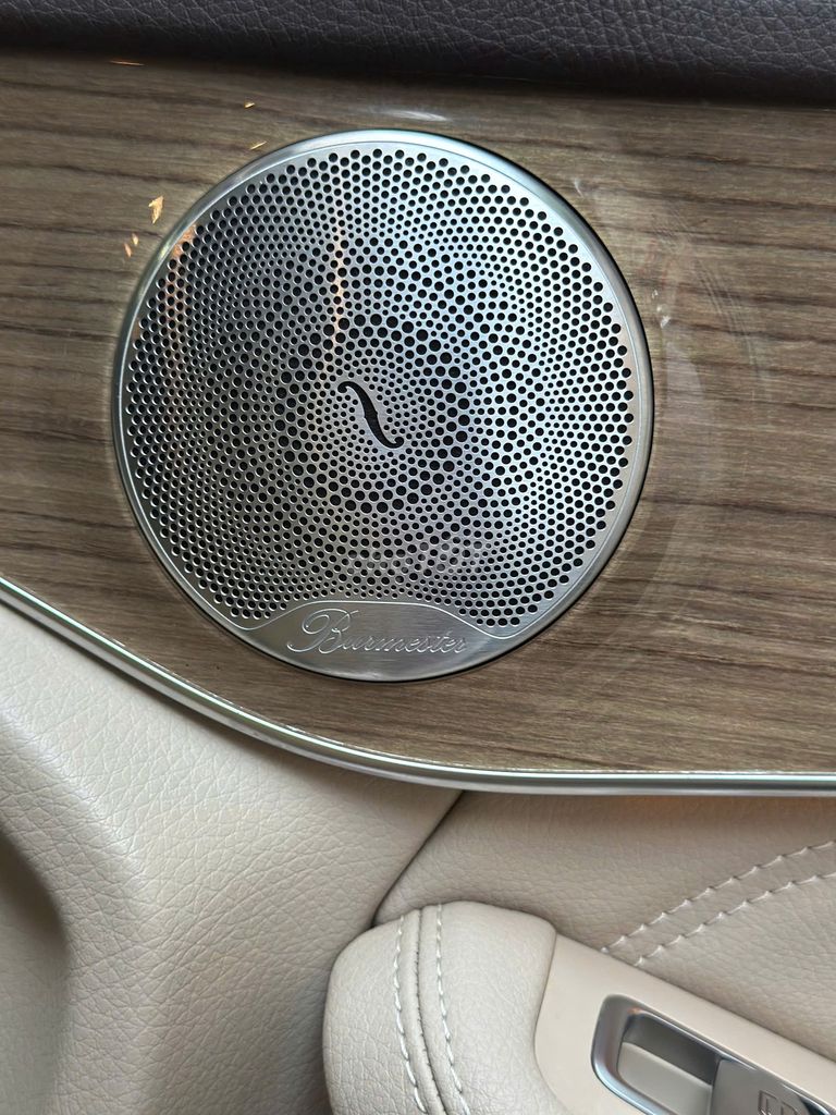 Merc GLC250 4Matic Trắng/Kem Odo chỉ 60 ngàn Km. Mua bán Ô tô tại Quận 8 Tp Hồ Chí Minh được đăng bởi Gon Nguyen hình 20