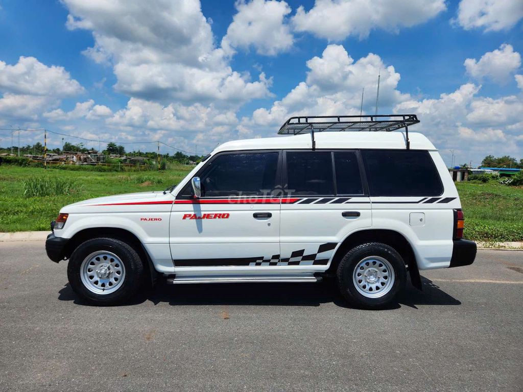 Mitsubishi Pajero 9 chỗ - nhập Nhật -1995