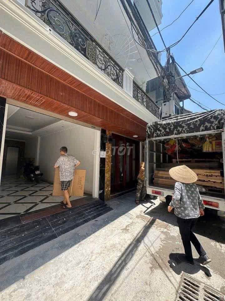 Продается дом 45 м х 6 этажей с лифтом+гаражом для автомобилей, Тэй Хо